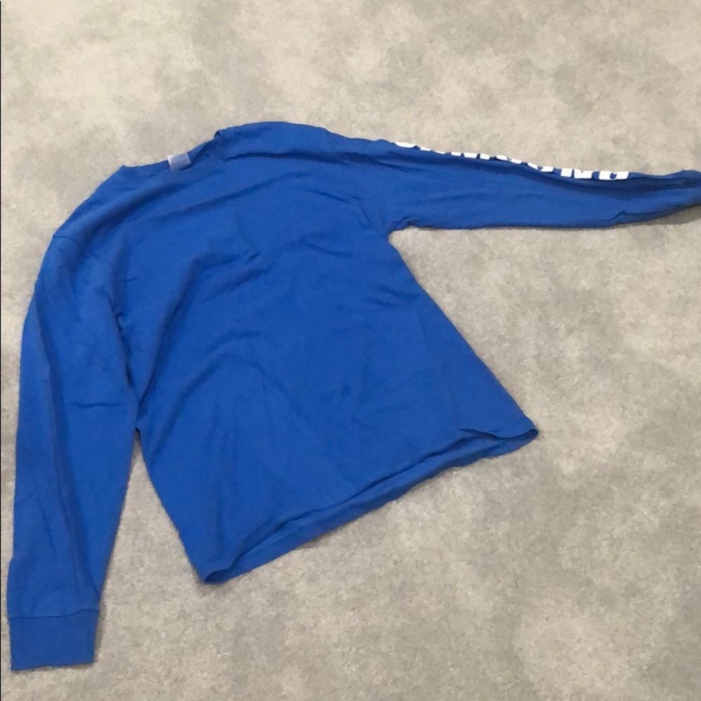 Long sleeve T-shirt in L Samsung on arm
